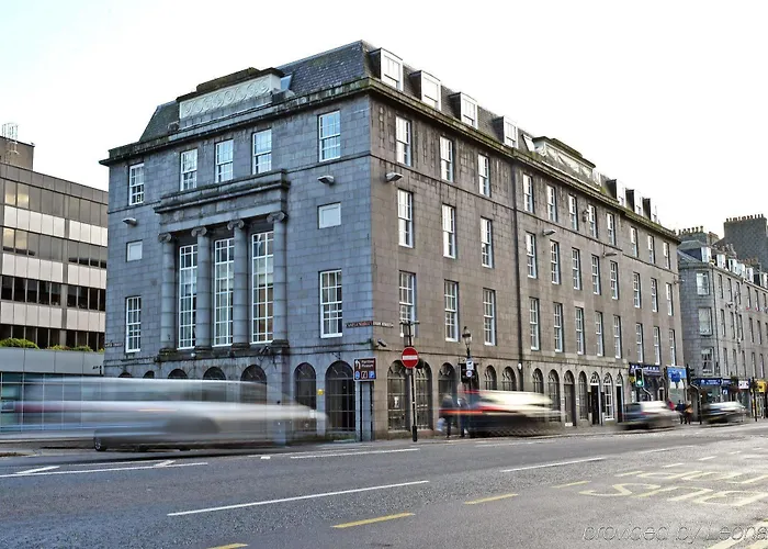 Royal Athenaeum Suites